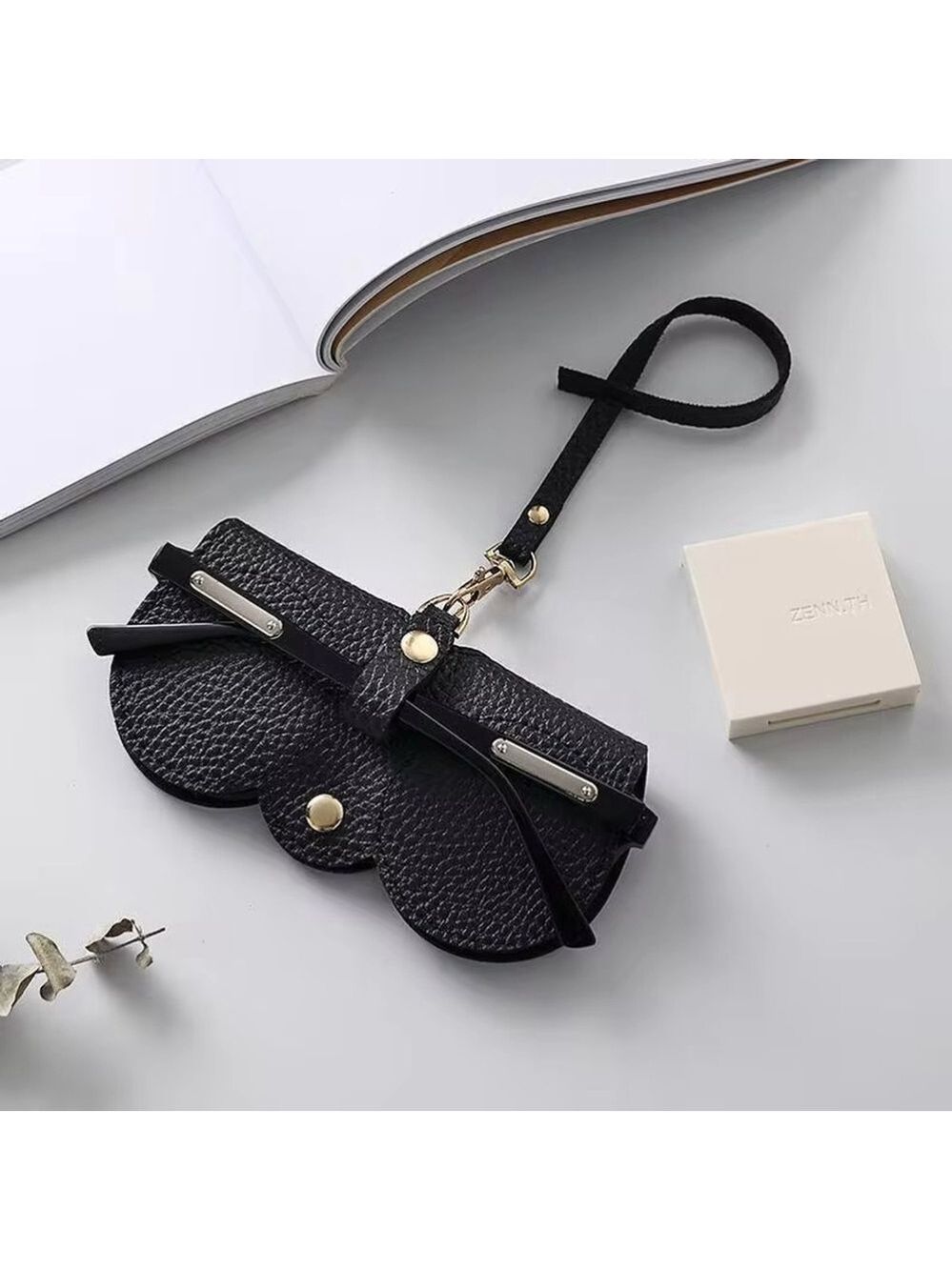 Soft Faux Leather Sunglasses Bag Portable Sunglasses Pouch in Black
